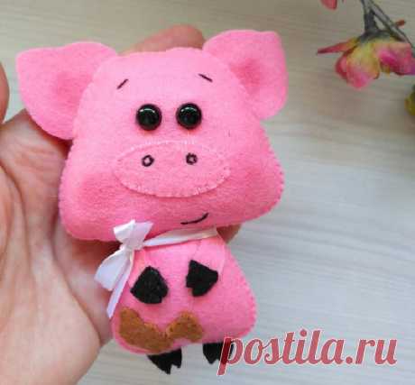 Поросенок из фетра своими руками с выкройками - чудесная новогодняя игрушка 2019.Поросенок из фетра своими руками с выкройками - чудесная новогодняя игрушка 2019. Вот он — самый розовый и самый удачный поросенок! Символ надежды и изменений к лучшему…