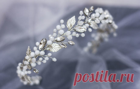 Свадебный ободок в прическу невесты со стразами на серебре – купить в интернет-магазине на Ярмарке Мастеров с доставкой - G10INRU | Новороссийск