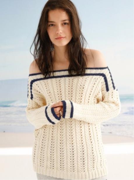 PULLOVER WITH A PATTERN IN THE HOLE AND A RUBBER BAND