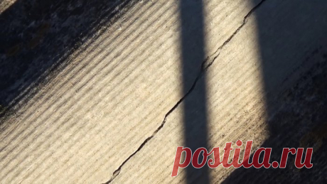 Как заделать трещину в шифере тем что есть под рукой | Сделай Сам - Своими Руками | Пульс Mail.ru На полежавшем несколько лет шифере могут появиться трещины, через которые во время осадков сочится вода. Их ремонт цементным раствором дает...