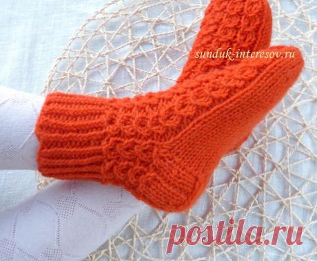 Вязать детские носочки с рисунком спицами схема