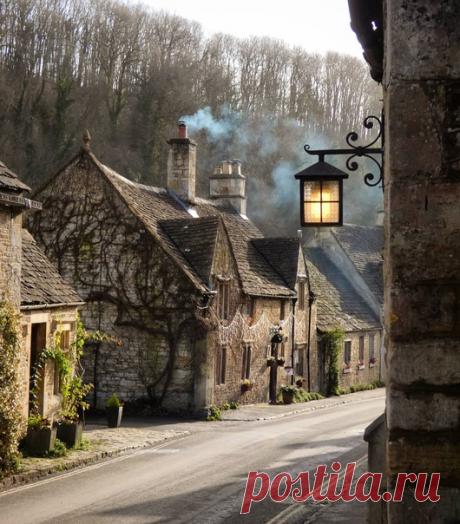 Касл Комб, Англия