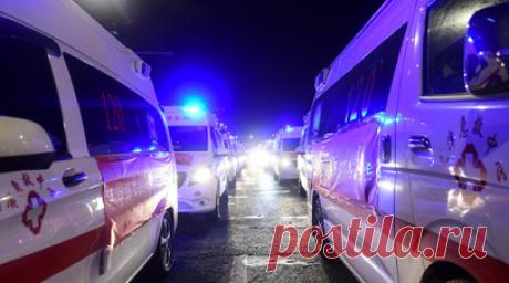 В Китае 35 человек погибли и 43 пострадали после наезда автомобиля на толпу. В китайском городе Чжухай 35 человек погибли и 43 пострадали в результате наезда внедорожника на людей на территории спортивного комплекса, сообщили в местной полиции. Читать далее