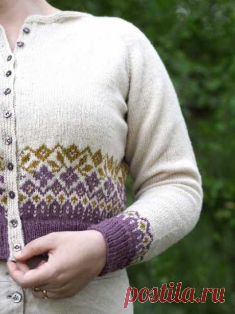 Самые свежие новости с Ravelry.
Чудесный жакет с жаккардовой дорожкой по низу от Jarbo Garn
Схема. Описание имеется, но его необходимо переводить. Отметьтесь в комментариях, если нужен перевод на русский язык.