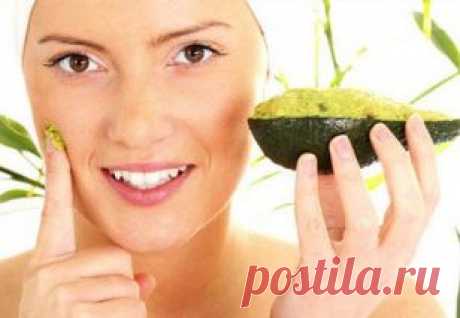 Секреты свежей кожи
Молодые женщины часто считают, что им рано заниматься лечебной косметикой. Это абсолютно неправильное мнение. Чтобы сохранить привлекательность на долгие годы, достаточно каждый день выделить себе всего несколько минут.