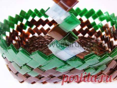 Корзина из пластиковых бутылок.