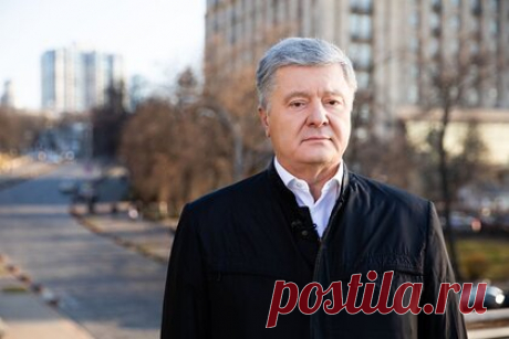 На Украине объяснили «план» Зеленского поднять рейтинги Порошенко. Украинский народный депутат предыдущих созывов Тарас Стецькив заявил, что офис президента Владимира Зеленского намерено выбрал подобную стратегию преследования в отношении бывшего главы государства Петра Порошенко, поскольку считает того наиболее удобным соперником на предстоящих президентских выборах.