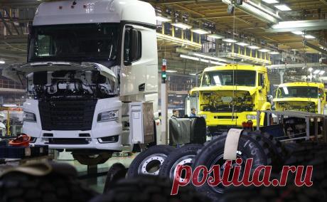 Немецкий Daimler продал свою долю в КАМАЗе. Daimler Truck продал свои 15% акций в российском КАМАЗе, сообщил Сергей Когогин, не уточнив покупателя. О заинтересованности долей немецкого концерна ранее говорил глава «Ростеха» Сергей Чемезов