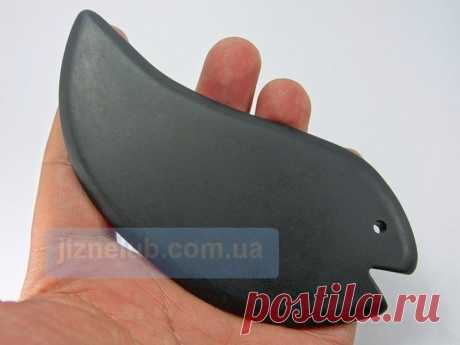 Скребок Малек Бянь изготовлен из камня Бянь – священного камня китайцев. Он сделан вручную и применяется для массажа гуаша лица и других частей тела...