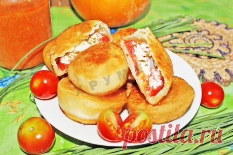 Пирожки бомбочки с помидорами и сыром