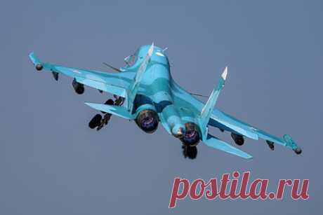 Су-34 проверили радиолокаторы «Небо-Т». Сверхзвуковые истребители-бомбардировщики Су-34 проверили радиолокаторы «Небо-Т», сообщили в пресс-службе Центрального военного округа (ЦВО). Самолеты имитировали технику возможного противника. Расчеты радиолокационных комплексов «Небо-Т» заступили на боевое дежурство по охране воздушного пространства.