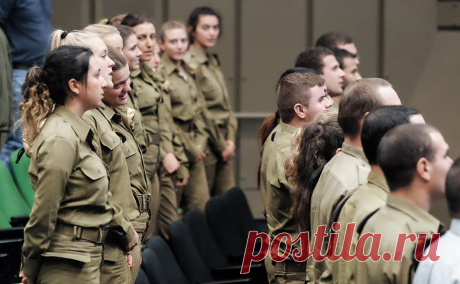 В армии Израиля объяснили сексизмом провал в отражении атаки ХАМАС. Наблюдением за палестинскими территориями в армии Израиля занимаются женские отряды. Они заметили подозрительную активность боевиков накануне атаки, но командиры не придали этому значения — из-за предубеждений, считают девушки