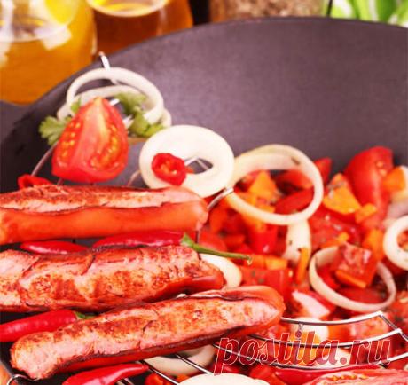 Домашнее копчение: как это делается
Круглая глубокая сковорода с выпуклым дном маленького диаметра, которую все знают как вок, является изобретением китайских крестьян. Среди доступного топлива у них была лишь солома. Прогорала она …