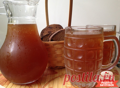 КАК ПРИГОТОВИТЬ КВАС, КОТОРЫЙ ПРОДАЮТ В БОЧКАХ ЛЕТОМ ПОВСЮДУ
5 литров холодной воды
2 столовых ложки цикория(обычного, без всяких добавок вкусовых)
чайную ложку лимонной кислоты
650 гр сахара
Всё соединим, и ставим на огонь чтоб закипело.
Как закипит, отключаем и пускай стоит охлаждается до парного молока
Засыпаем пол пачки дрожжи (сафт момент,11-ти граммовая которая)
Стоит часа 3-4, чтоб появилась пена.
Как увидели, что появилась пена, пробуем на вкус (уже долже...