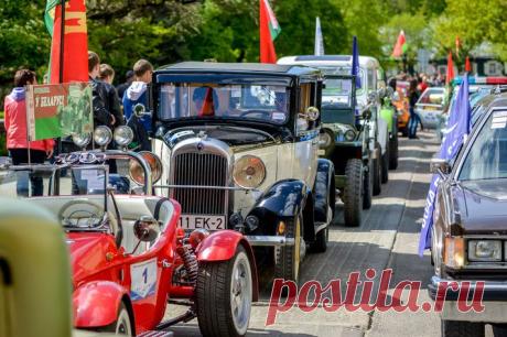 Фоторепортаж: ретропарад в седьмой раз собрал любителей автомобильной классики в Минске