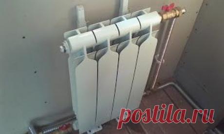 Заводские прокладки для радиаторов такого типа, как правило, быстро выходят из строя, особенно, если происходят перепады температуры в системе.
Предлагаю очень простое решение этой проблемы,