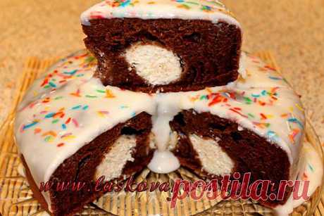 Шоколадный пирог с творожными шариками