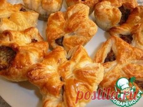 Паштет из куриных желудков в слоеном тесте - кулинарный рецепт