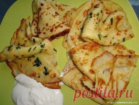 Картофельные блины с зеленью и чесноком.