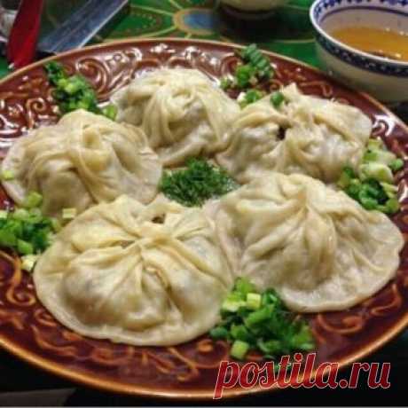 МАНТЫ 6 СУПЕР ВКУСНЫХ РЕЦЕПТОВ НА ЛЮБОЙ ВКУС
1) Манты с мясом
2) Манты "Зелёные"
3) Лже- манты
4) Манты рубленые
5) Манты "Почти вегетарианские"
6) Манты Пак- чой
========================================================
1 Манты с мясом
---------------------------
ИНГРЕДИЕНТЫ
Тесто:
Мука в/с 500 гр;
Яйцо 1 шт;
Молоко 1 стакан;
Вода 1/2 стакана;
Соль 1 ч.л.;
Начинка:
Лук 6 головок;
Перец красный молотый 2,5 ст.л. (с небольшим верхом);
Мясо (не сухое!!!) 600 гр.
КА...