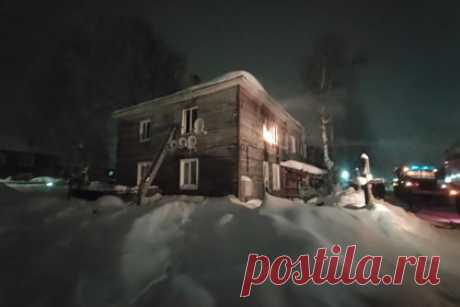 Четыре ребенка погибли при пожаре в российском городе. Пятеро человек, в том числе четыре ребенка, погибли при пожаре в Архангельской области. Возгорание произошло в многоквартирном деревянном жилом доме на Строительной улице в Плесецке в ночь на субботу, 29 января. Повреждена квартира на площади пяти квадратных метров. Причины пожара пока не известны.