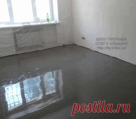 Здравствуйте, друзья, в статье "Наливной пол технология укладки" рассмотрим, как правильно размешивать наливную смесь, как укладывать, как работать игольчатым валиком, делать ровные границы в конце заливки наливного пола и как я испортил свою работу перед хозяином квартиры.