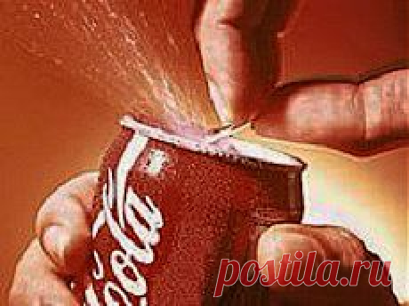 Порой мы сами себе вредим, употребляя в свой пищевой рацион продукты, которые так или иначе действуют на наш организм и вызывая в последствии различную патологию. Мы уже однажды говорили о том, как действуют на наше здоровье газированные напитки. Сегодня поговорим конкретно об одном из них - кока-коле.