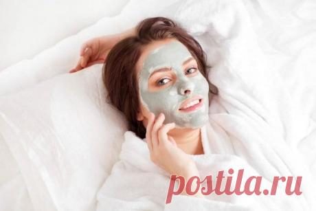 Отбеливающие маски для лица: в домашних условиях от пигментных пятен и веснушек, с лимоном, петрушкой, бананом, медом, глиной, кефиром, аспирином, яйцом, огуречная, противопоказания, правила применения, отзывы, польза
