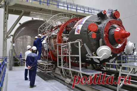 «Союз МС-25» испытают на герметичность. Российский пилотируемый корабль «Союз МС-25», который стартует к Международной космической станции 21 марта, испытают на герметичность, сообщили в госкорпорации «Роскосмос». В экипаж «Союза МС-25» войдет космонавт «Роскосмоса», участница полета из Белоруссии и астронавт НАСА.