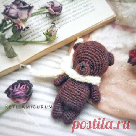 Мини мишка VINTAGE амигуруми. Схемы и описания для вязания игрушек крючком! Бесплатный мастер-класс от Екатерины Крикун по вязанию мини мишки VINTAGE. Высота вязаной крючком игрушки примерно 8-9 см. Для изготовления такого мал…