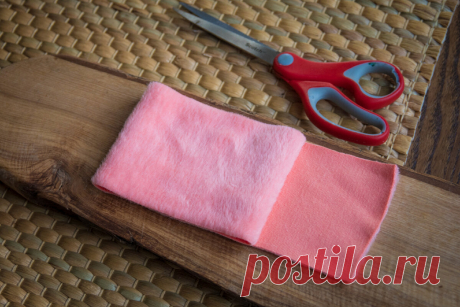 Быстрый способ без иголок и клея: как сделать стильный бант-заколку за пару минут. Мамам девочек точно пригодится Сделать элегантный бантик-заколку своими руками сможет каждый. Для этого не нужно много времени или специального оборудования, а самый главный материал – это обычная канцелярская резинка. Банты-заколочки для волос – самый любимый наряд малышек. Это красиво, удобно и мило. Но не всегда есть время и желание делать такой бант самостоятельно: возиться с резинкой, подбирать цвет, следи…