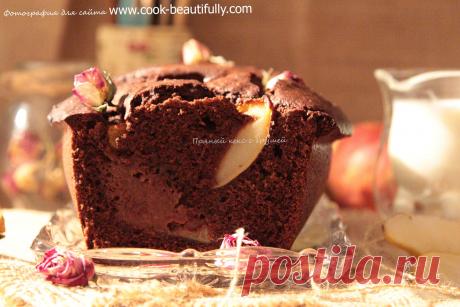 Шоколадный кекс с грушей.