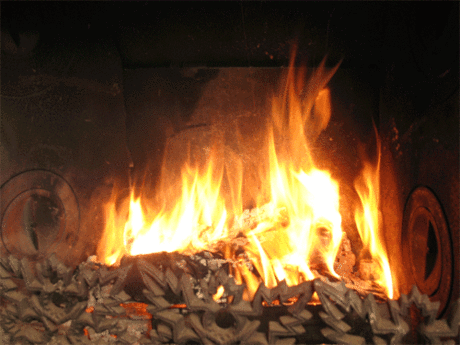 И погаснет огонь, коль дровишки в него не бросать,
догорать будет медленно, веря как будто бы в сказку…
так любовь надо сердцем, вдвоём, согревать…
применяя тепло, понимание, терпение и ласку…