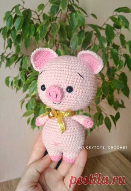 PDF Малыш Хрю. FREE amigurumi crochet pattern. Бесплатный мастер-класс, схема и описание для вязания игрушки амигуруми крючком. Вяжем игрушки своими руками! Свинка, поросенок, pig, piglet, piggy, свинья, поросёнок, schwein, porco. #амигуруми #amigurumi #amigurumidoll #amigurumipattern #freepattern #freecrochetpatterns #crochetpattern #crochetdoll #crochettutorial #patternsforcrochet #вязание #вязаниекрючком #handmadedoll #рукоделие #ручнаяработа #pattern #tutorial #häkeln #amigurumis