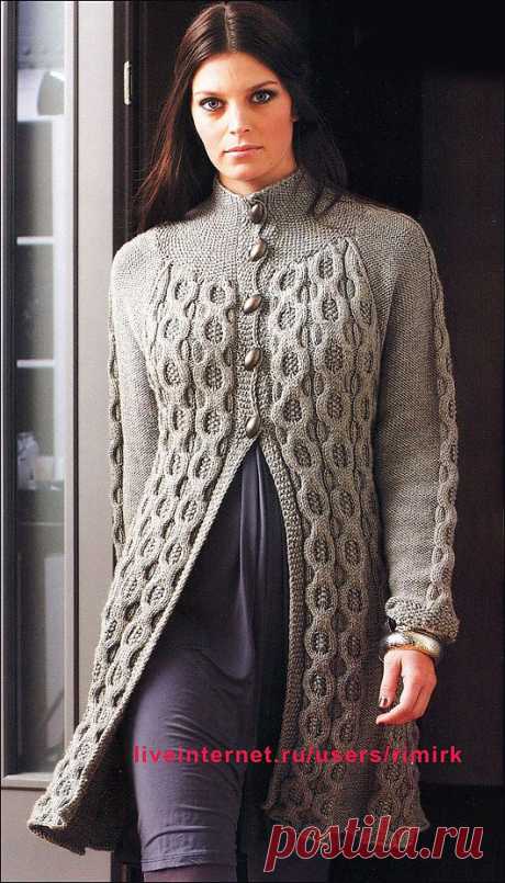 Элегантное женское пальто из "Moments Classics" (спицы).