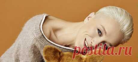 Она смелая и свободная. В начале карьеры получила роль в фильме «Точка» только потому, что ее конкурентки отказались бриться наголо. У них сработал стереотип о женской красоте. Мороз победила, потому что она и стереотипы – две вещи несовместные. #дарьямороз #кино