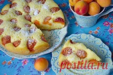 Пирог Восхитительный.
Ингредиенты:
-Масло сливочное — 120г
-Молоко — 40 мл
-Яйцо куриное — 3 шт
-Сахар — 165 г
-Разрыхлитель теста — 1,5 ч. л.
-Абрикос (или любые другие фрукты, ягоды) — 15 шт
-Мука пшеничная — 150 г
Приготовление:
Размягченное сливочное масло размешать с сахаром.
По одному добавить яйца, каждый раз хорошо размешивая.
Влить молоко. Добавить муку с разрыхлителем. Получается немного густоватое тесто. Форму смазать маслом и выложить тесто. Сверху выложить половинки абрикос.
Выпек