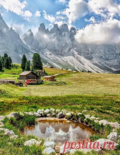 Интересное фото и видео – Фото: Пейзаж – Community – Google+
Фунес — коммуна в Италии, располагается в регионе Трентино — Альто-Адидже, в провинции Больцано. Население составляет 2379 человек, плотность населения составляет 30 чел./км². Занимает площадь 80 км².