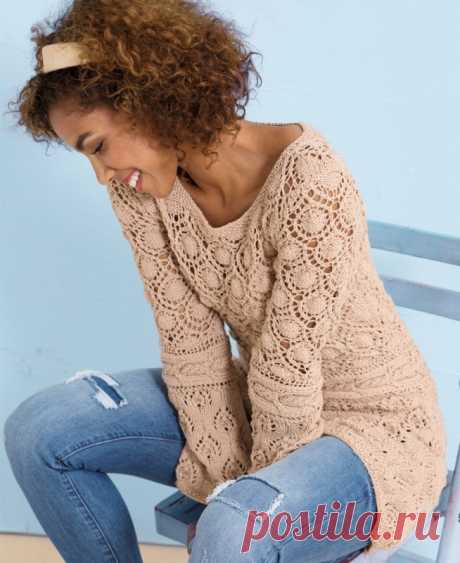 Милая туника с ажурными узорами Ажурные структуры и узор из «листьев», связанная поперек средняя часть — эта туника привлекает внимание чарующим сочетанием узоров, которое под силу опытным вязальщицам.