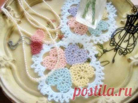 Подарки к Дню святого Валентина - салфетки из сердечек. Крючком. Схемы. / Обсуждение на LiveInternet - Российский Сервис Онлайн-Дневников