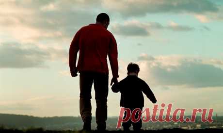 «Ты взрослый и это последние деньги, которые ты увидел от меня в этой жизни» 
Есть у меня приятель — Андрюха.Знаю его с детского сада. Единственный ребенок в семье. Родители его работали на заводе электриком и лаборантом. Зарплаты небольшие. Жили очень бедно.
На 18 лет (1995 г…