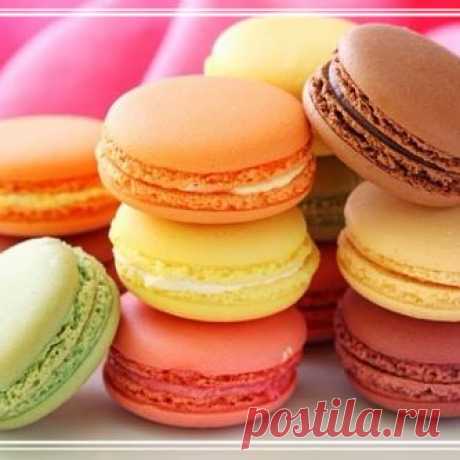 Французское печенье «Макарун» с миндалем (рецепт на пасху, и не только) 
Лакомство было изобретено в Италии в средние века. Во времена эпохи Возрождения блюдо было позаимствовано французским кондитерами. В начале двадцатого века некий кулинар Де Фентен изобрел современное печенье из двух половинок, промазанных масляным кремом
Ингредиенты: 
Для теста:
Сахарная пудра 200 г.
Миндаль молотый 110 г.
Сахар 30 г.
Яичный белок 3 шт.
Лимонный сок 1 ст.л.
Краситель пищевой желтый	1...