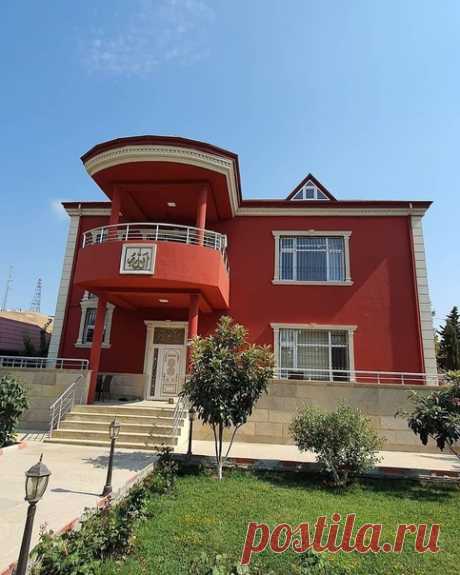 Дом в красном цвете. Внутри еще не все доделано, но мы очень довольна!