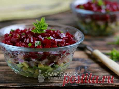 Салат с сельдью и авокадо — рецепт с фото Если вы большой любитель селедки и часто ее покупаете, то для разнообразия можете попробовать приготовить салат с сельдью и авокадо.