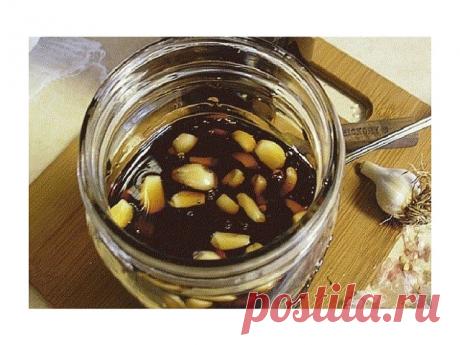 ЦЕЛЕБНЫЙ ЭЛЕКСИР !!! Умирающего на ноги поставит..
Сочетание этих компонентов — грозное оружие в борьбе со многими болезнями:
астма, артрит, гипертония, бесплодие, импотенция и даже рак !..
Это 3 ингредиента: чеснок, мёд и яблочный уксус. *ОК