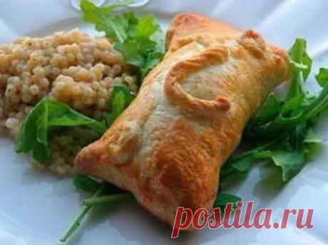Пирожки с начинкой из куриного филе и сыра - кулинарный рецепт с фото