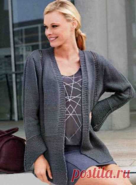 Темно-серый стильный жакет Размеры: 38/40 (42/44) 46 Вам потребуется:  500 (600) 650 г пряжи типа "Sol" от LANG YARNS серого цвета номер 24 (100% хлопок, 100 м/50 г); спицы № 6. Платочная вязка: лиц. и изн. ряды вязать лицевыми. Лиц. гладь: лиц. р. - лиц. п., изн. р. - изн. п.