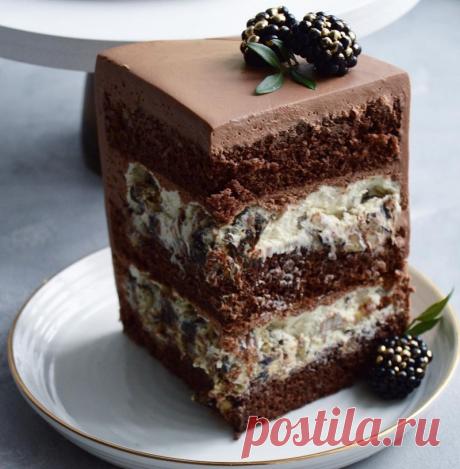 Рецепт Шоколадный торт с черносливом и пеканом Один из самых вкуснейших и при этом самых простых тортов!
Вам непременно покажется, что начинки слишком много - не сомневайтесь, она удивительно вкусная, как ванильное мороженое!