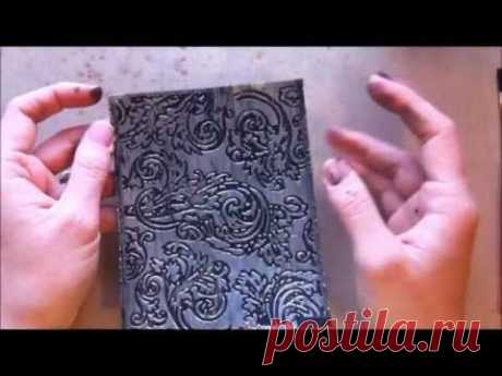 Оригинальное тиснение на фольге.