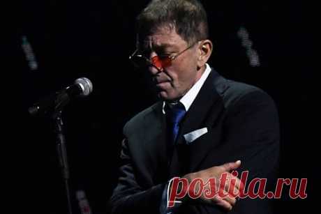 Адвокат предположил возможное наказание для подравшегося с гостем бара Лепса. Адвокат Александр Добровинский предположил, какое наказание может быть применено к Григорию Лепсу за драку в Санкт-Петербурге. Юрист выразил мнение, что исполнителю «ничего не грозит» и заявил, что народному артисту России «едва ли стоит о чем-то переживать». О драке Лепса с гостем бара стало известно 4 декабря.